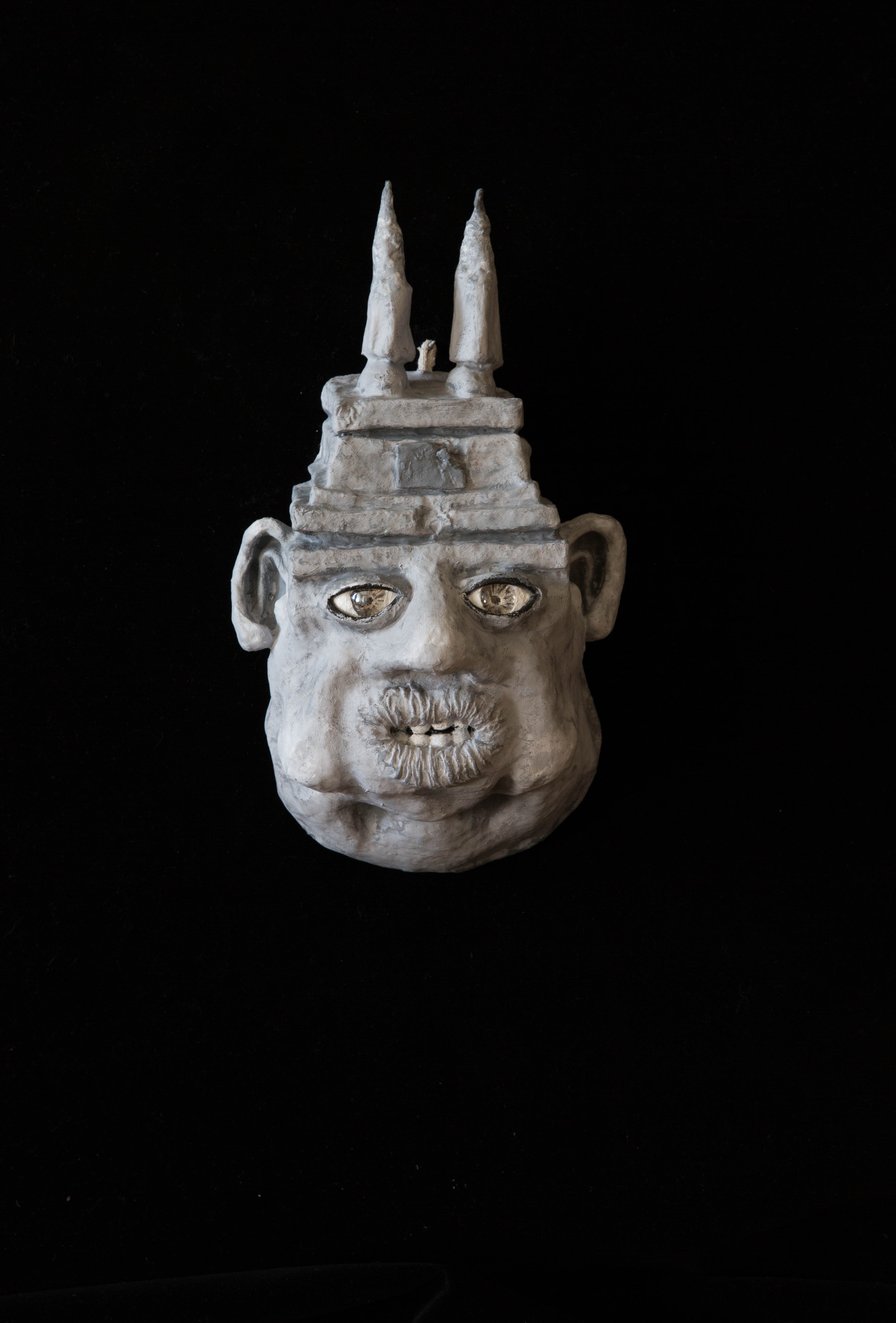 Снесенный памятник - маска Александра Катеруши (www.fisionomicus.com)